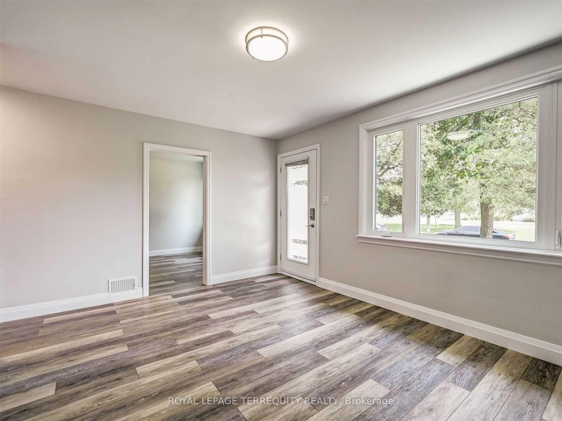 Photo 5 of Unit Main, 822 Douglas Street, Oshawa, Lakeview — HOMEH