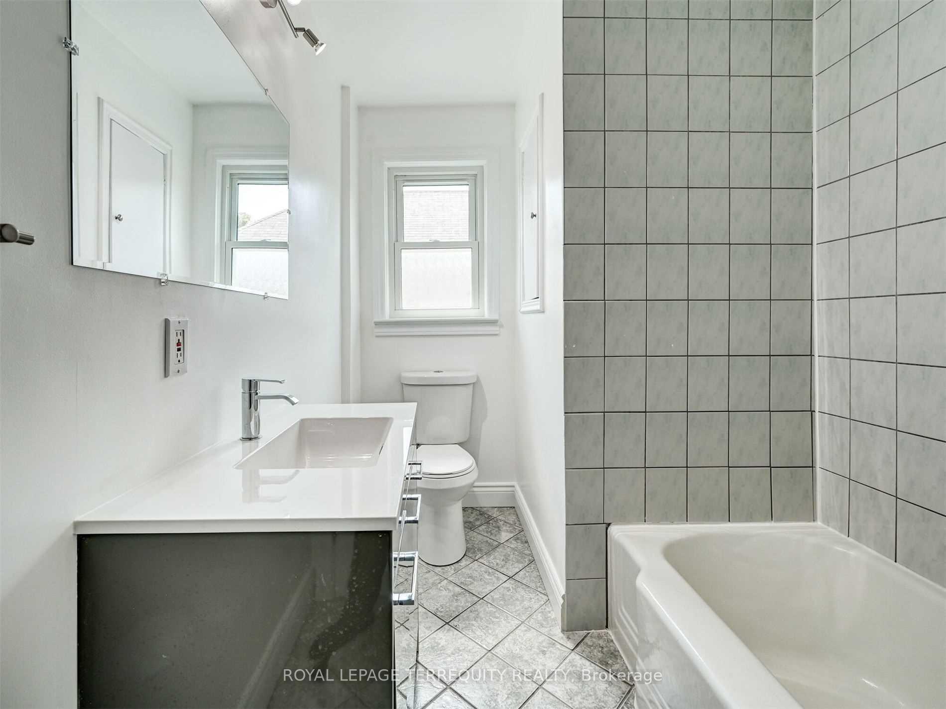 Photo 13 of Unit Main, 822 Douglas Street, Oshawa, Lakeview — HOMEH
