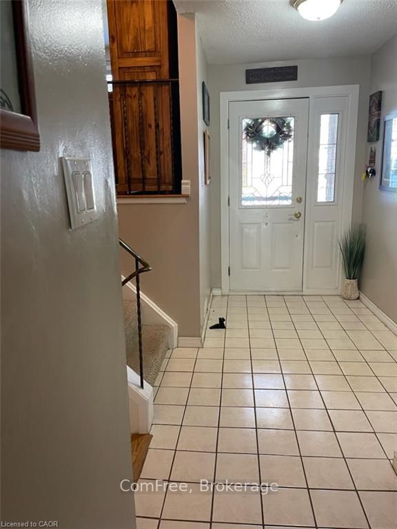 Photo 4 of 439 Mooney Crescent, Orillia — HOMEH