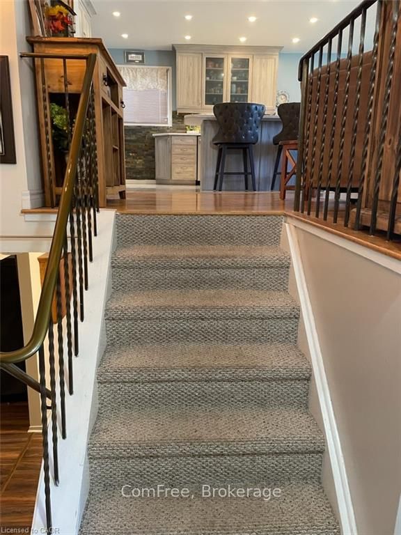 Photo 5 of 439 Mooney Crescent, Orillia — HOMEH
