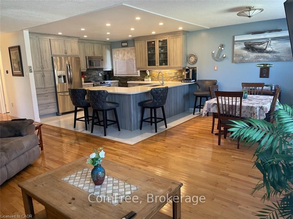 Photo 6 of 439 Mooney Crescent, Orillia — HOMEH