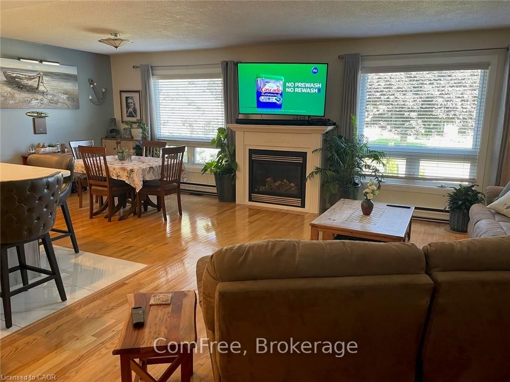 Photo 8 of 439 Mooney Crescent, Orillia — HOMEH