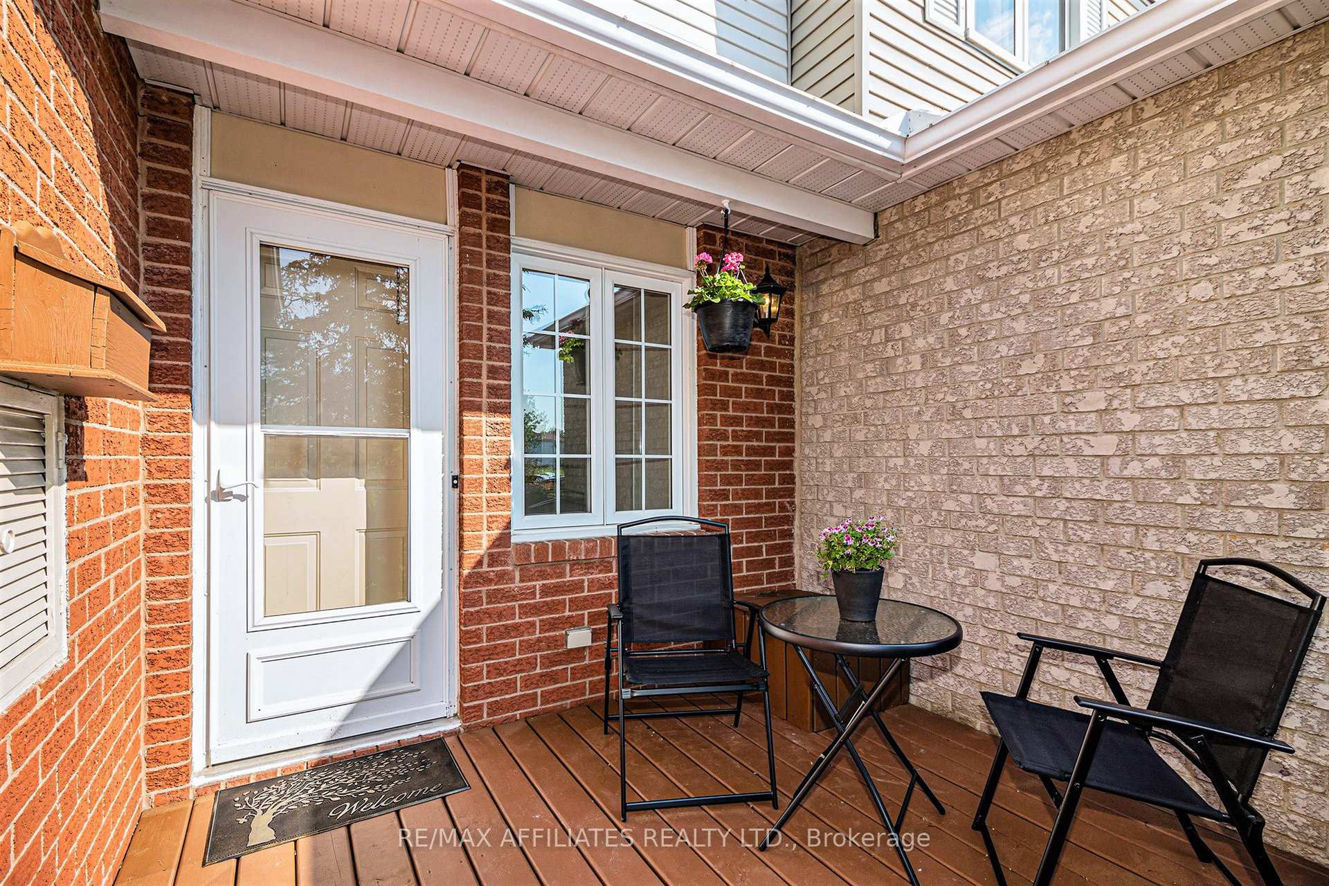 Photo 2 of 2106 Sunland Drive, Ottawa, Fallingbrook/Gardenway South — HOMEH