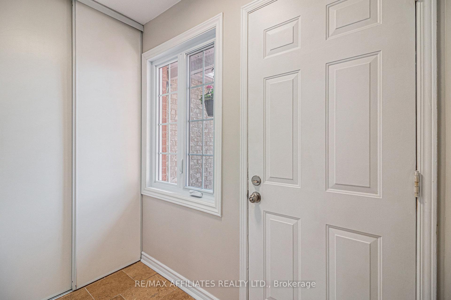 Photo 3 of 2106 Sunland Drive, Ottawa, Fallingbrook/Gardenway South — HOMEH