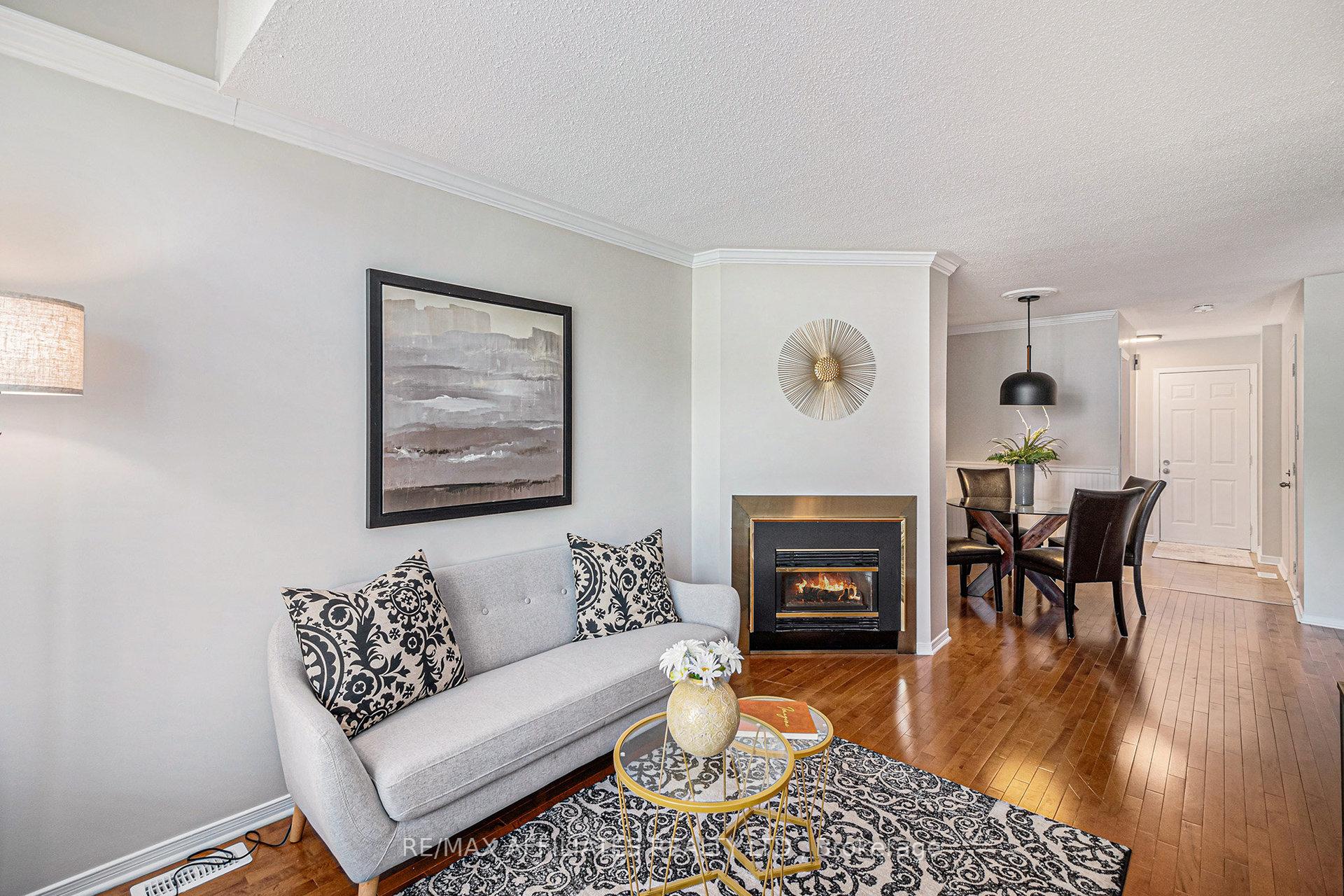 Photo 5 of 2106 Sunland Drive, Ottawa, Fallingbrook/Gardenway South — HOMEH