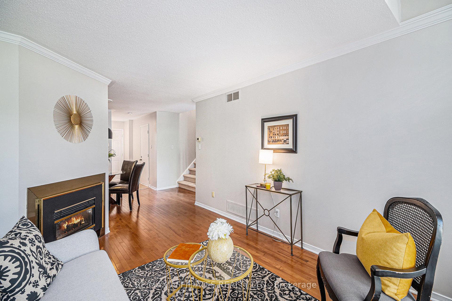 Photo 6 of 2106 Sunland Drive, Ottawa, Fallingbrook/Gardenway South — HOMEH
