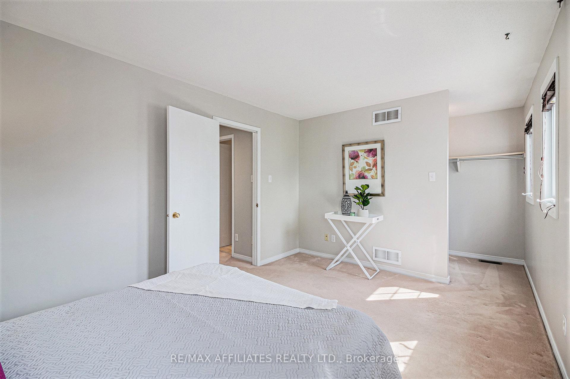 Photo 13 of 2106 Sunland Drive, Ottawa, Fallingbrook/Gardenway South — HOMEH
