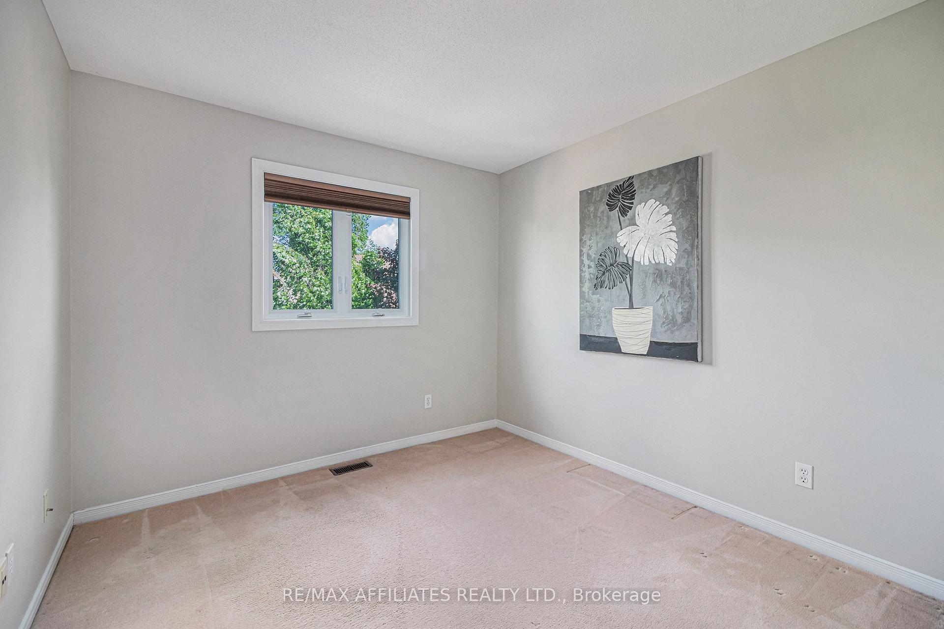 Photo 17 of 2106 Sunland Drive, Ottawa, Fallingbrook/Gardenway South — HOMEH