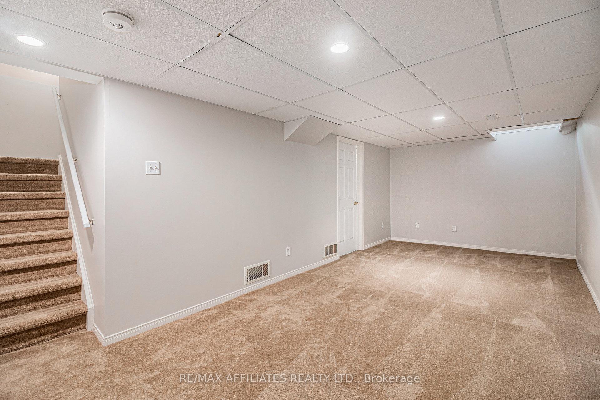 Photo 18 of 2106 Sunland Drive, Ottawa, Fallingbrook/Gardenway South — HOMEH