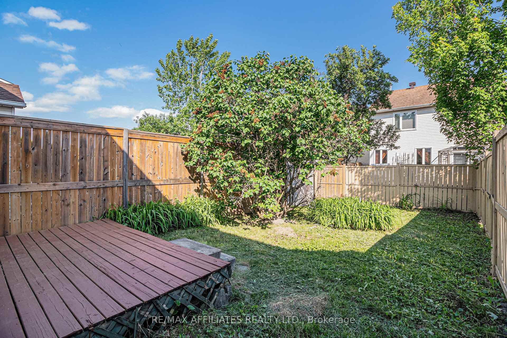 Photo 21 of 2106 Sunland Drive, Ottawa, Fallingbrook/Gardenway South — HOMEH