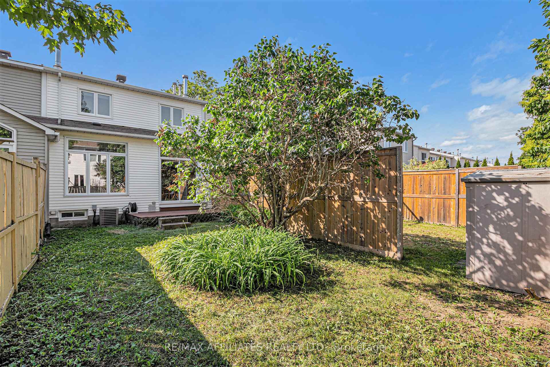 Photo 22 of 2106 Sunland Drive, Ottawa, Fallingbrook/Gardenway South — HOMEH
