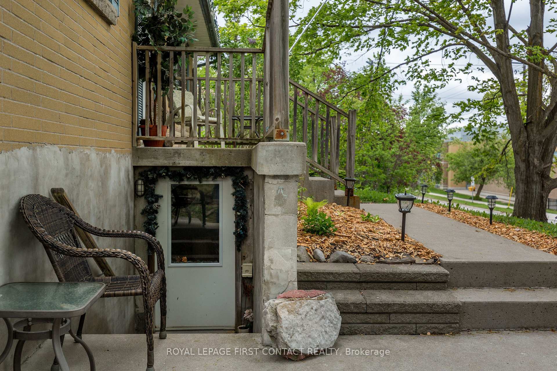 Photo 4 of 48 Brant Street W, Orillia — HOMEH