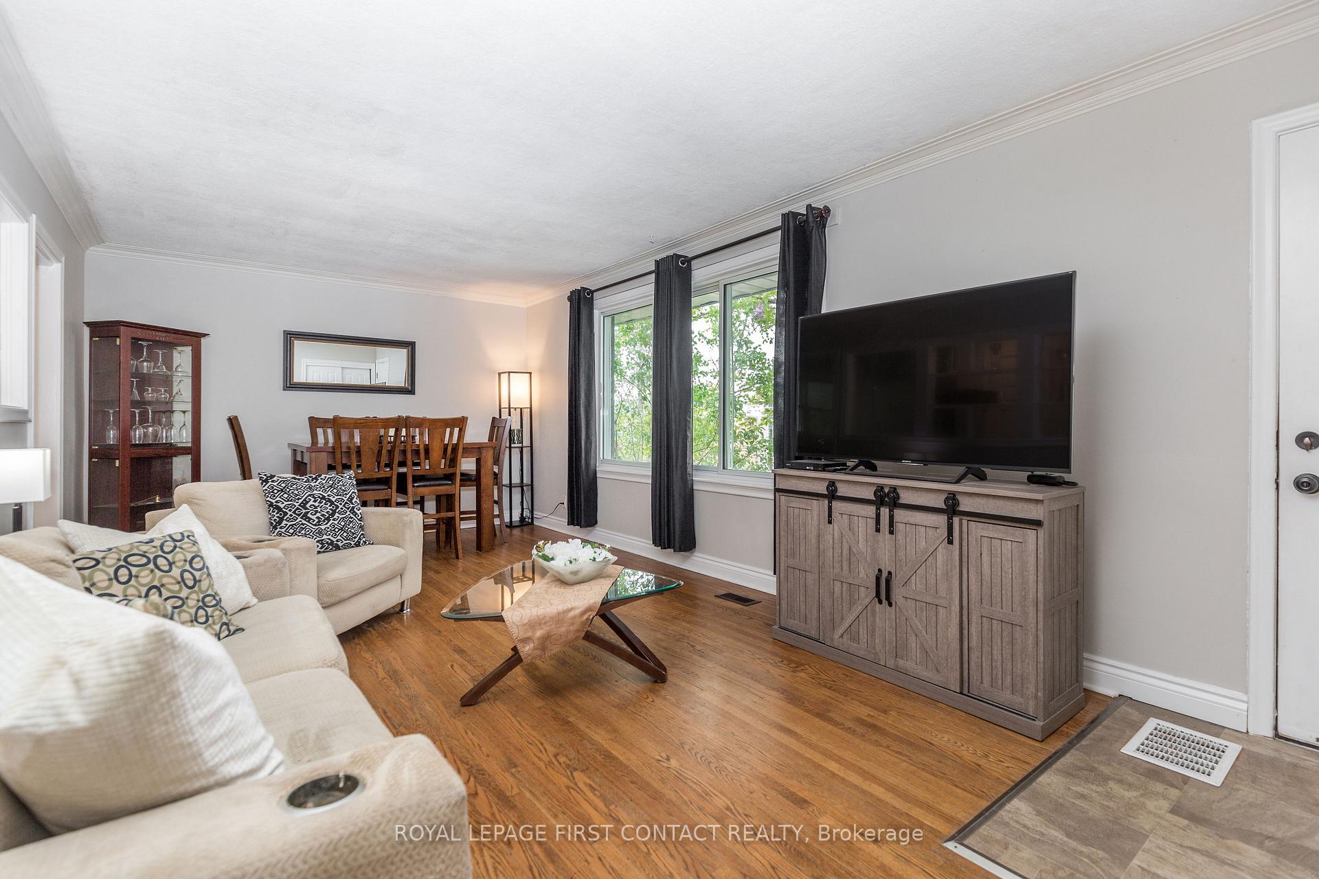 Photo 8 of 48 Brant Street W, Orillia — HOMEH