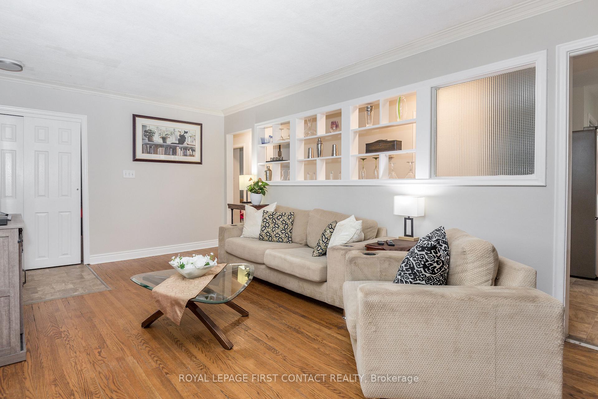 Photo 9 of 48 Brant Street W, Orillia — HOMEH