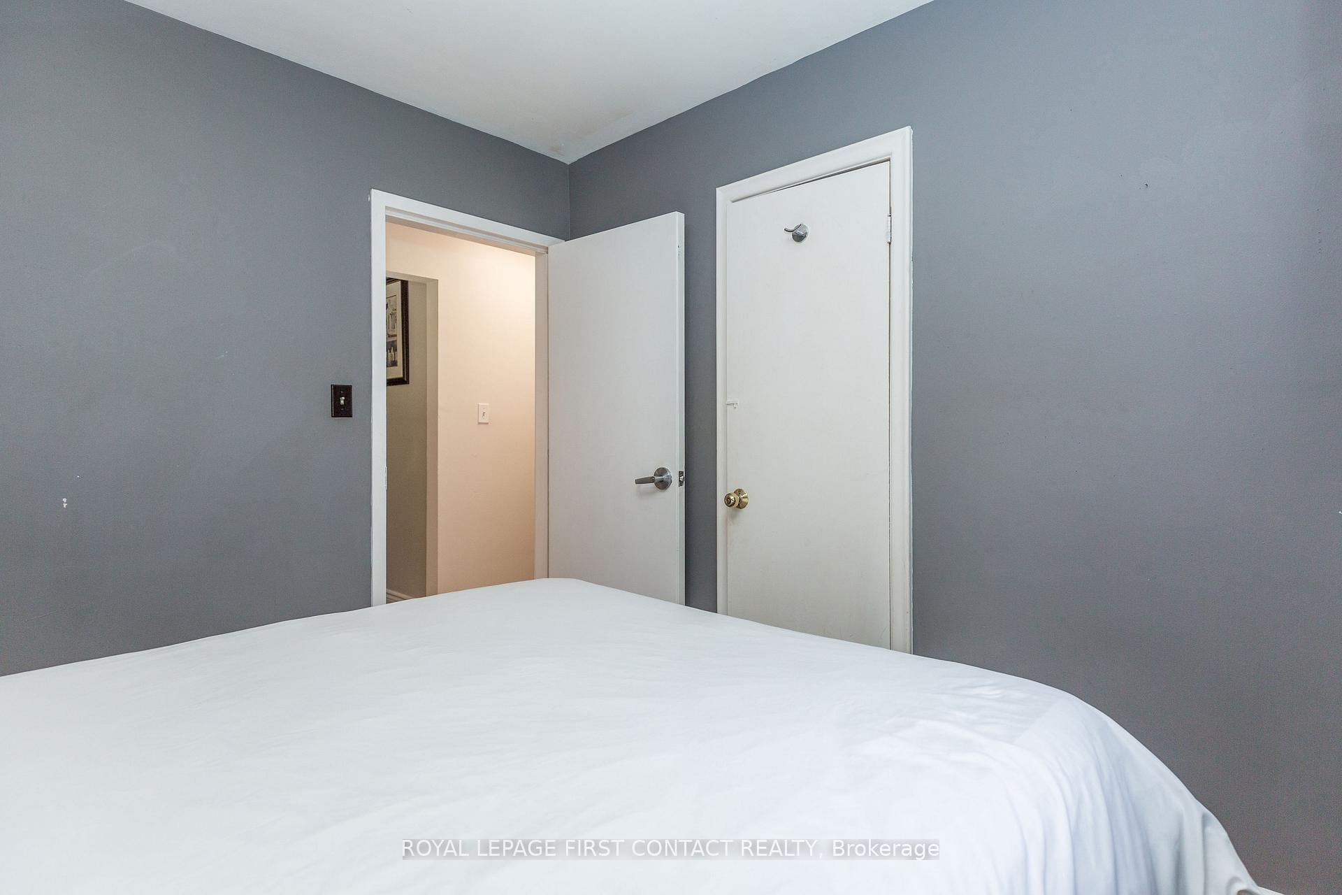 Photo 18 of 48 Brant Street W, Orillia — HOMEH