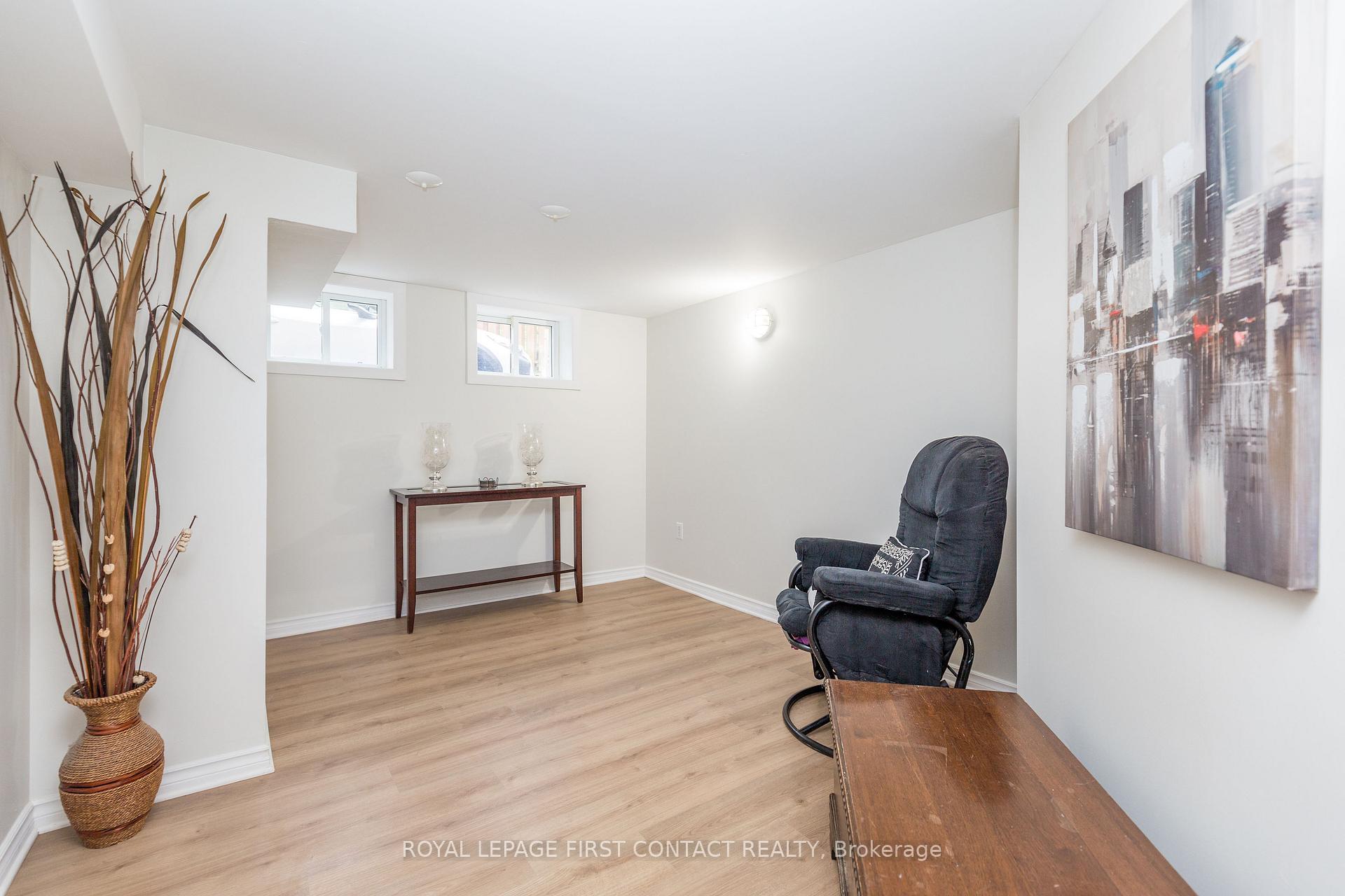 Photo 22 of 48 Brant Street W, Orillia — HOMEH