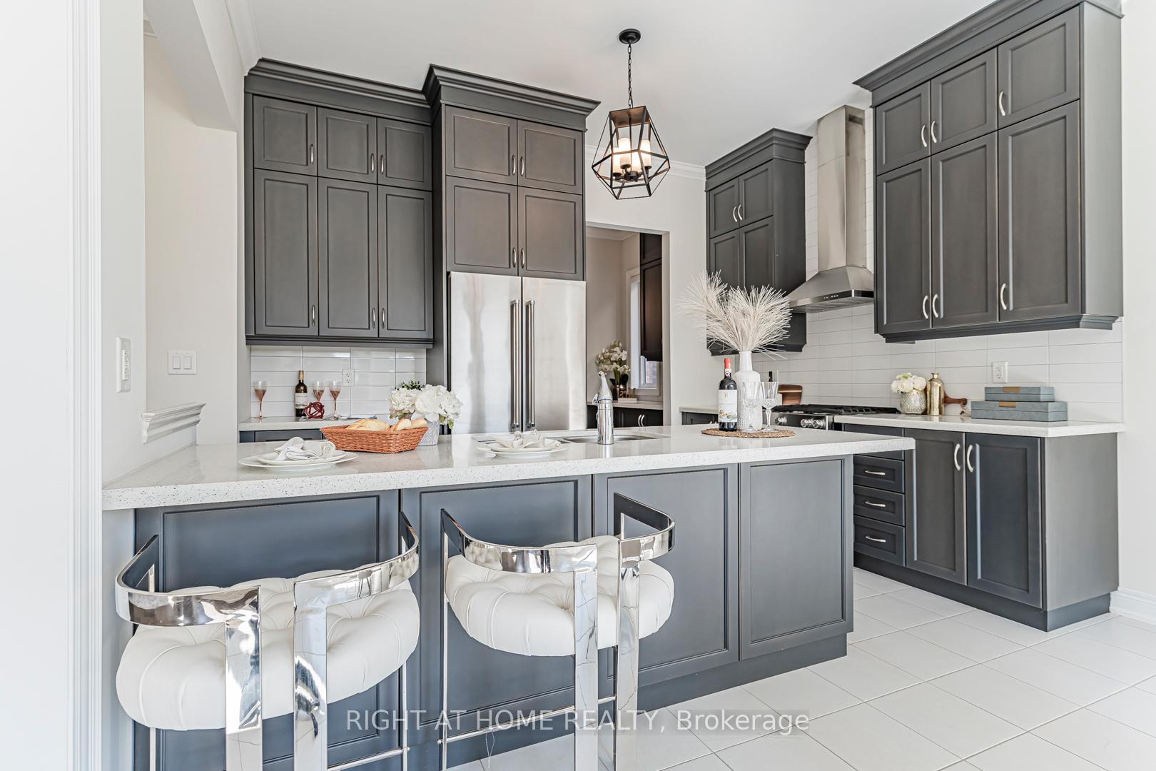 Photo 10 of 551 Somerville Drive, Newmarket, Stonehaven-Wyndham — HOMEH