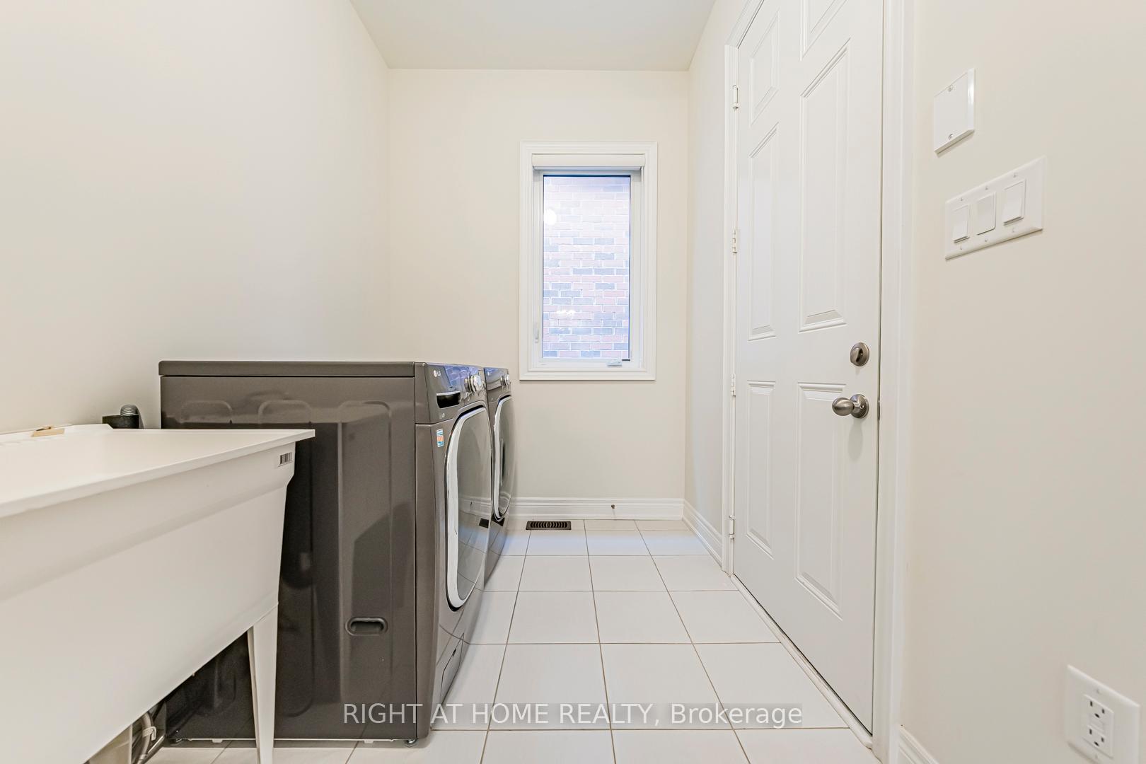 Photo 20 of 551 Somerville Drive, Newmarket, Stonehaven-Wyndham — HOMEH