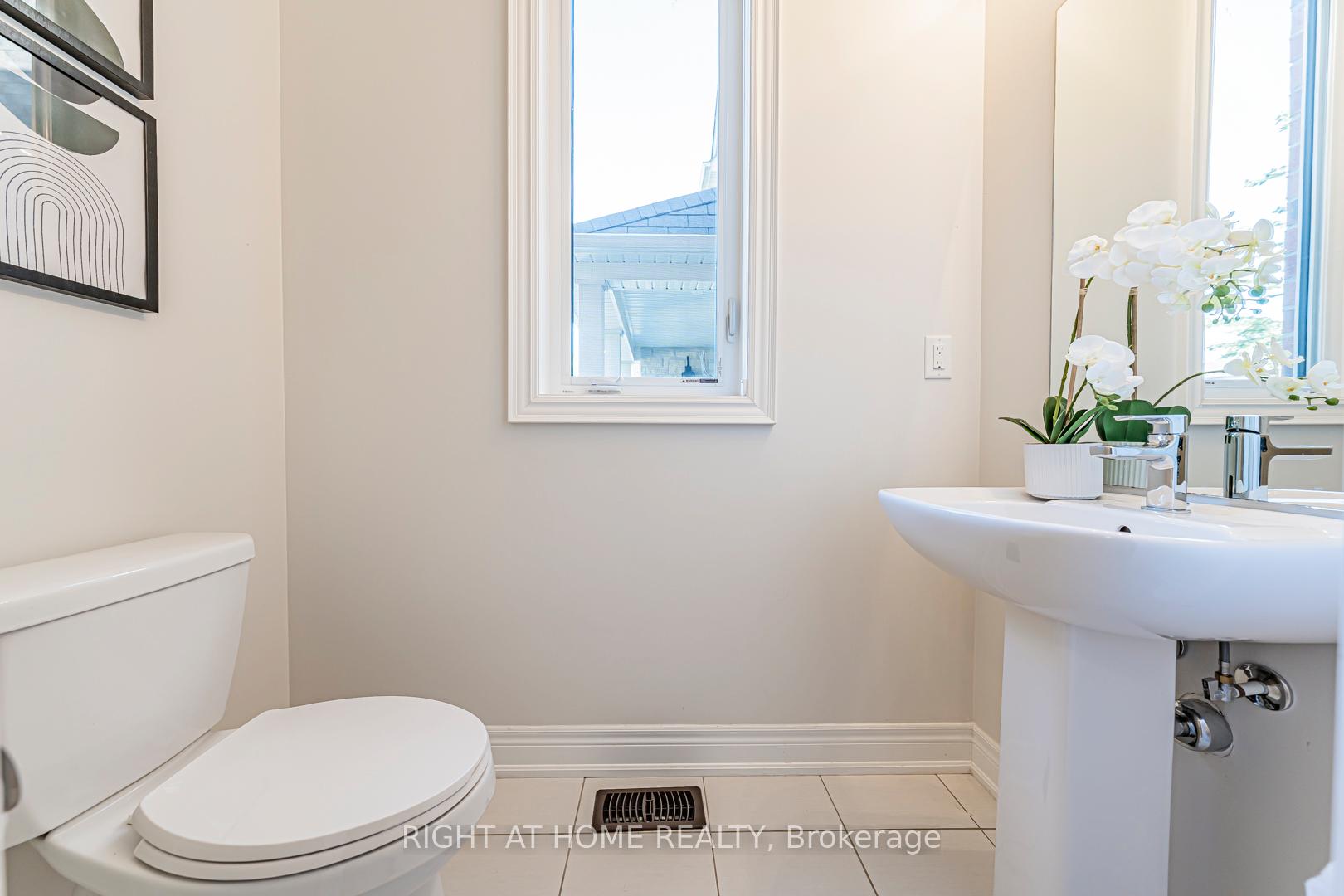 Photo 21 of 551 Somerville Drive, Newmarket, Stonehaven-Wyndham — HOMEH
