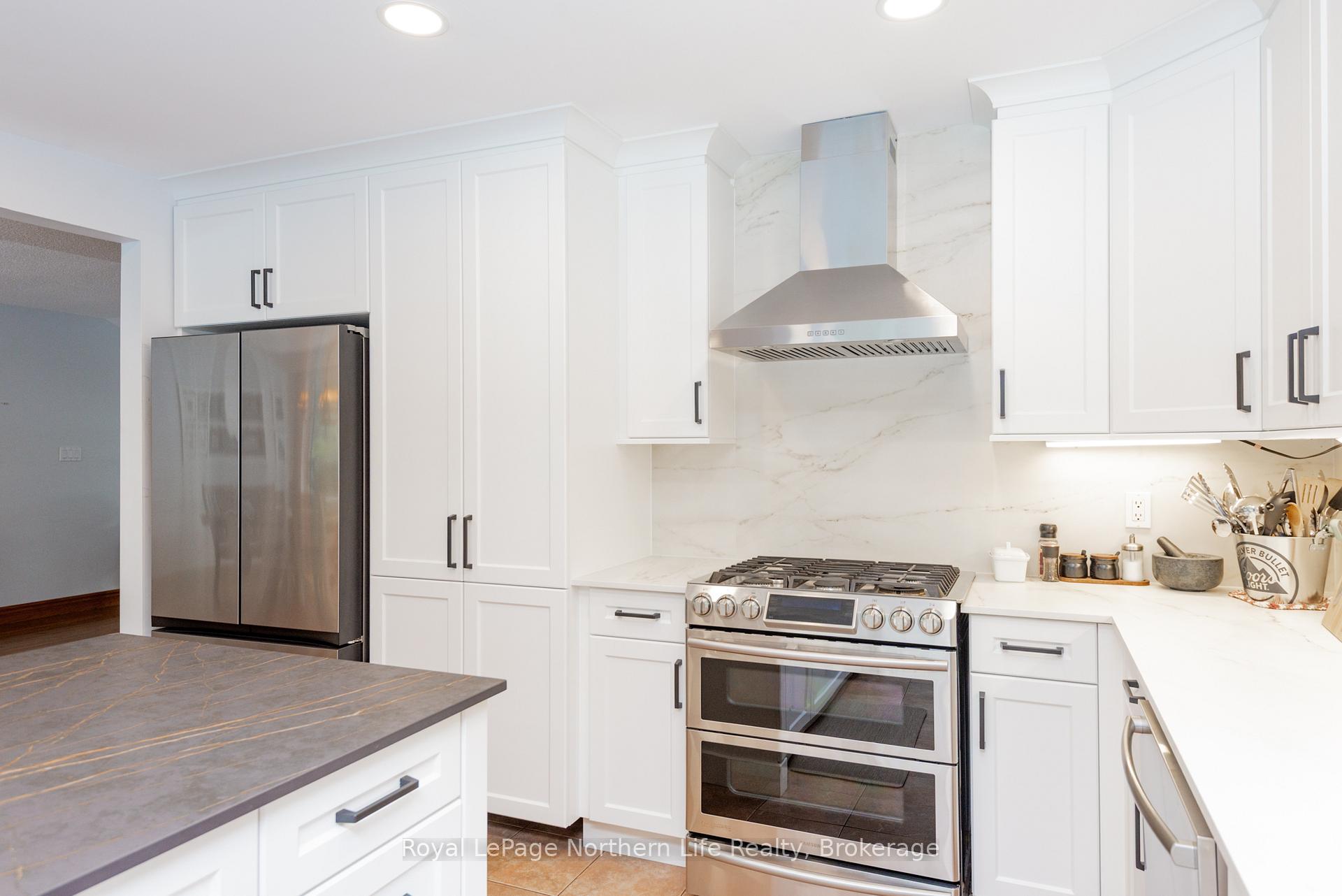Photo 8 of 102 Sable Crescent, North Bay, Birchaven — HOMEH