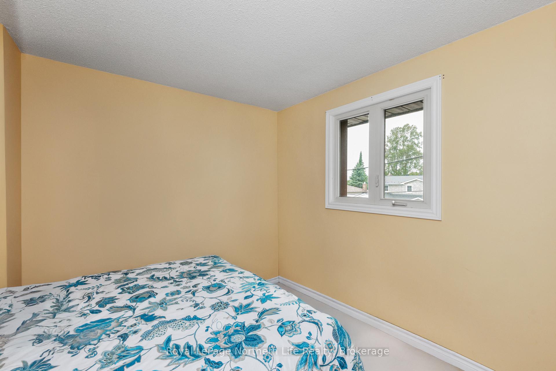 Photo 18 of 102 Sable Crescent, North Bay, Birchaven — HOMEH