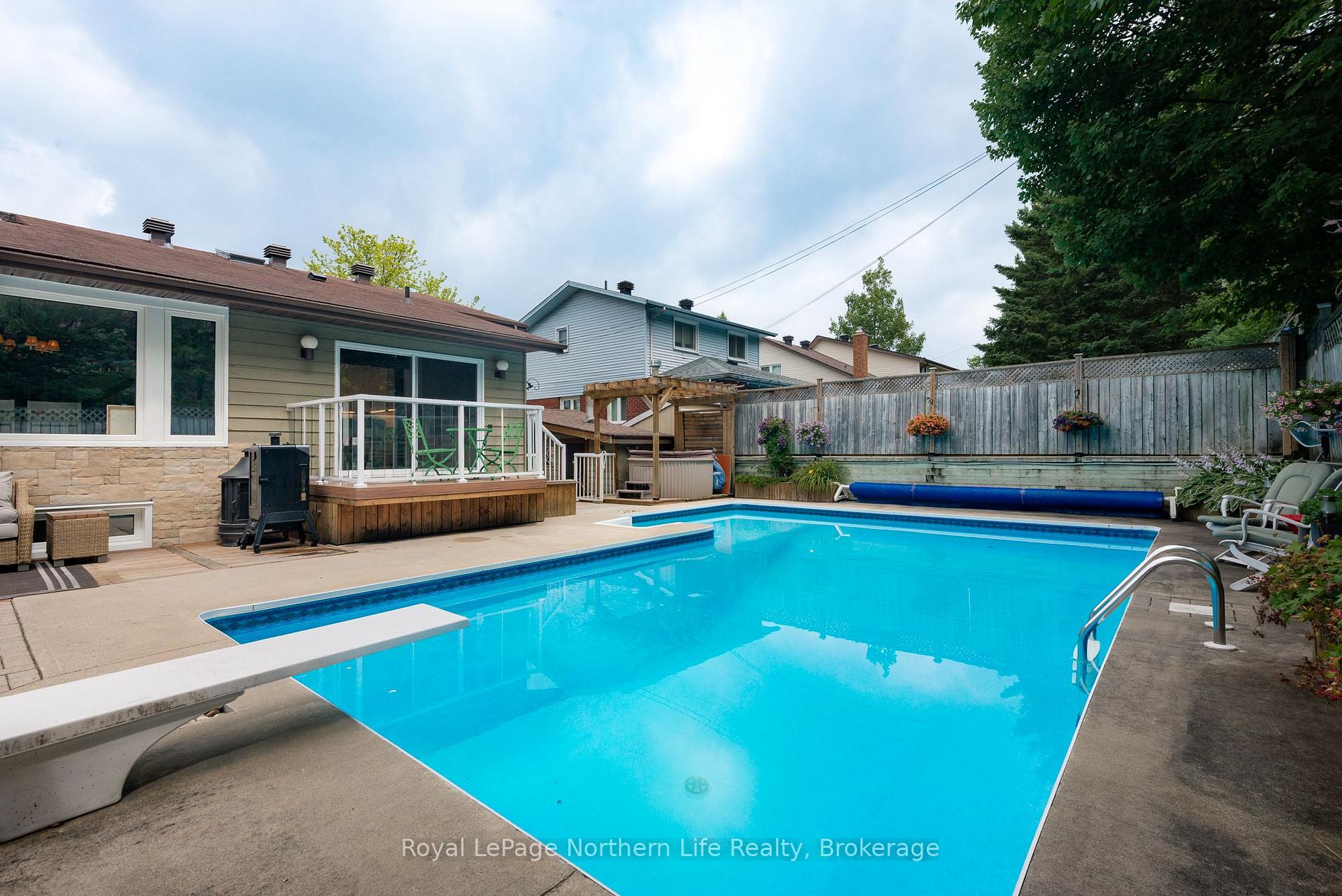 Photo 25 of 102 Sable Crescent, North Bay, Birchaven — HOMEH