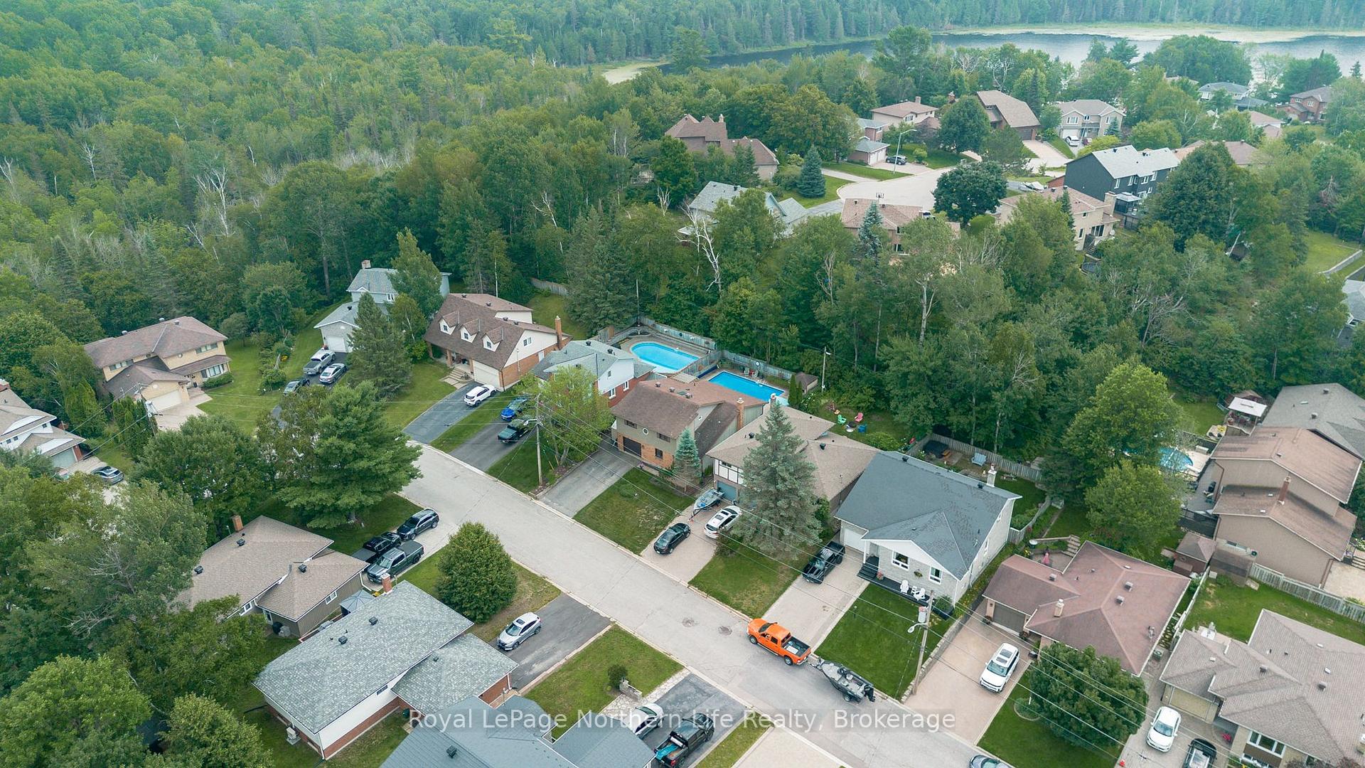 Photo 35 of 102 Sable Crescent, North Bay, Birchaven — HOMEH