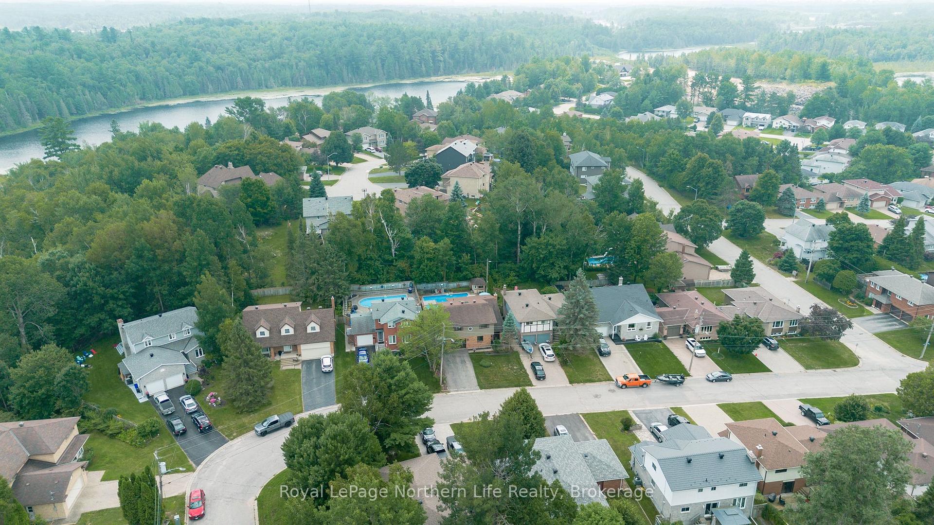 Photo 36 of 102 Sable Crescent, North Bay, Birchaven — HOMEH