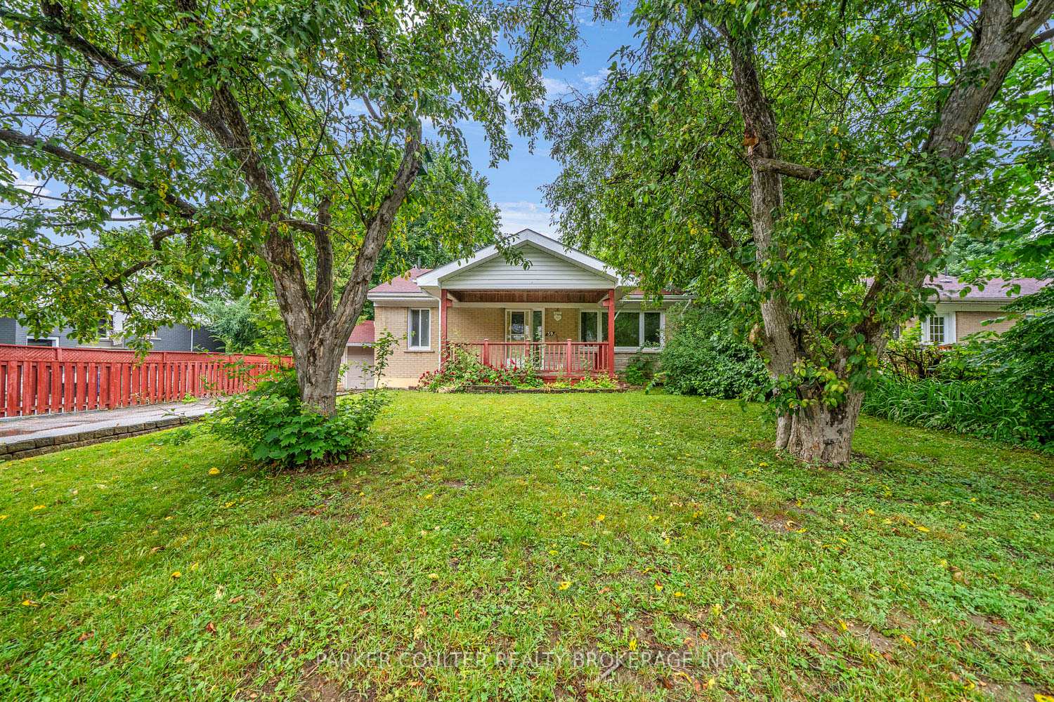 Photo 3 of 39 Elmer Avenue, Orillia — HOMEH