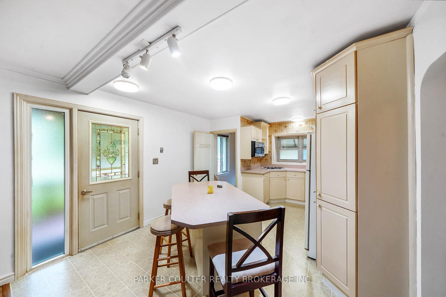 Photo 10 of 39 Elmer Avenue, Orillia — HOMEH