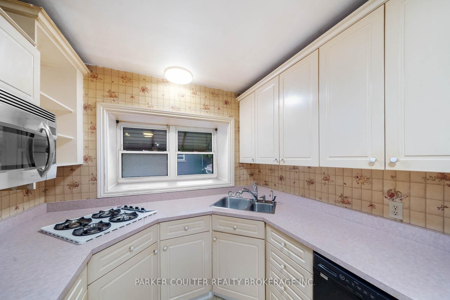 Photo 12 of 39 Elmer Avenue, Orillia — HOMEH
