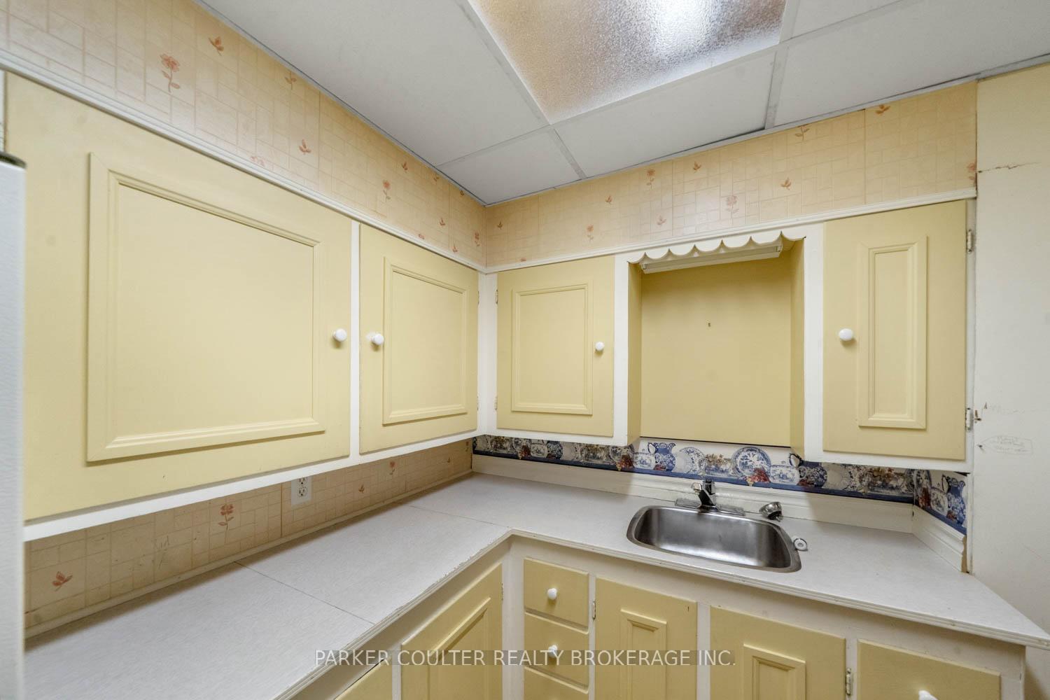 Photo 23 of 39 Elmer Avenue, Orillia — HOMEH