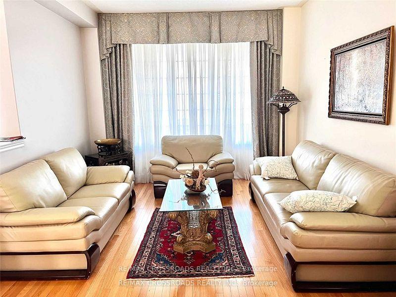 Photo 4 of 31 Pisanelli Avenue, Markham, Cathedraltown — HOMEH