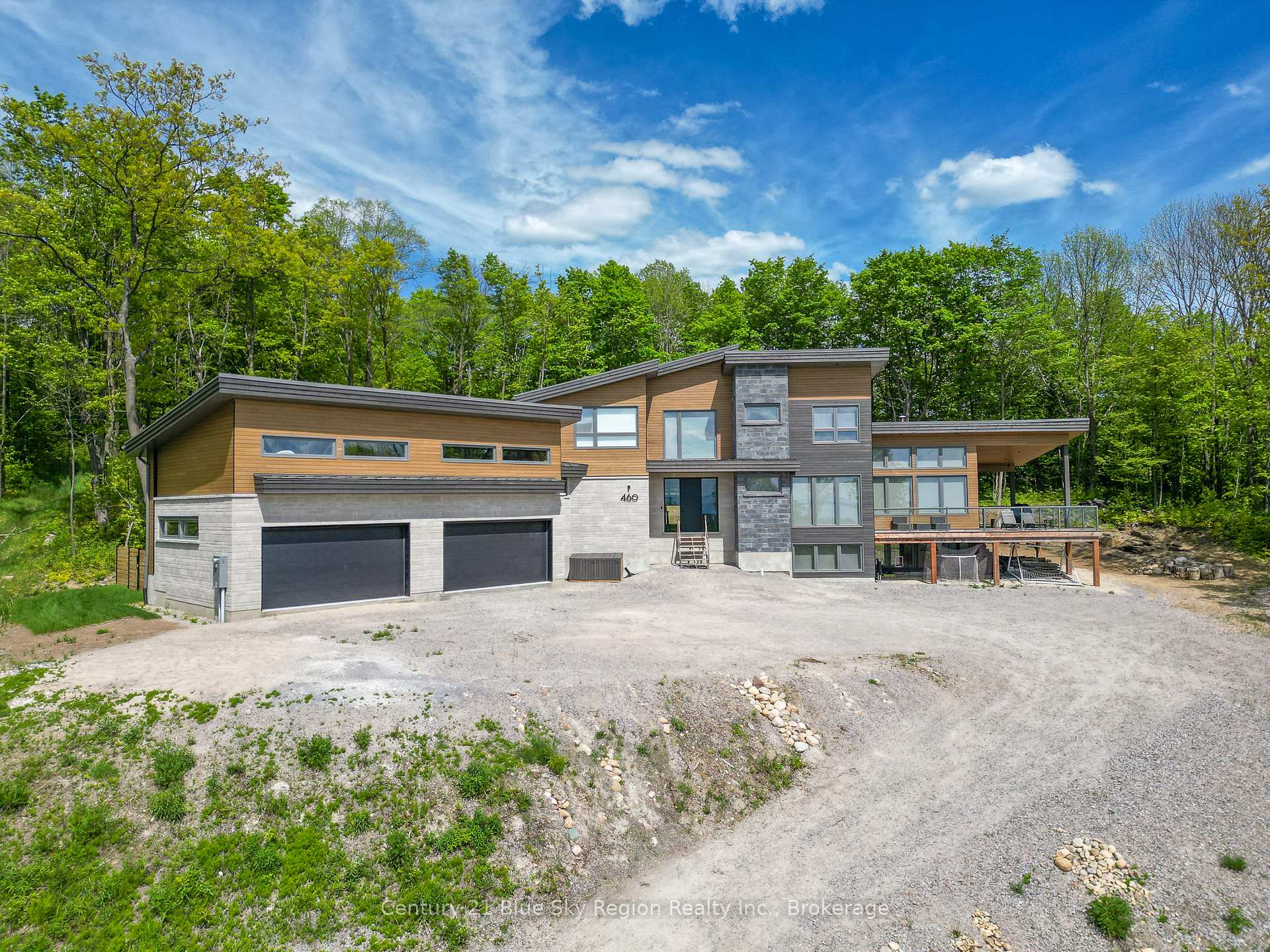 Photo 3 of 460 Surrey Drive, North Bay, Airport — HOMEH