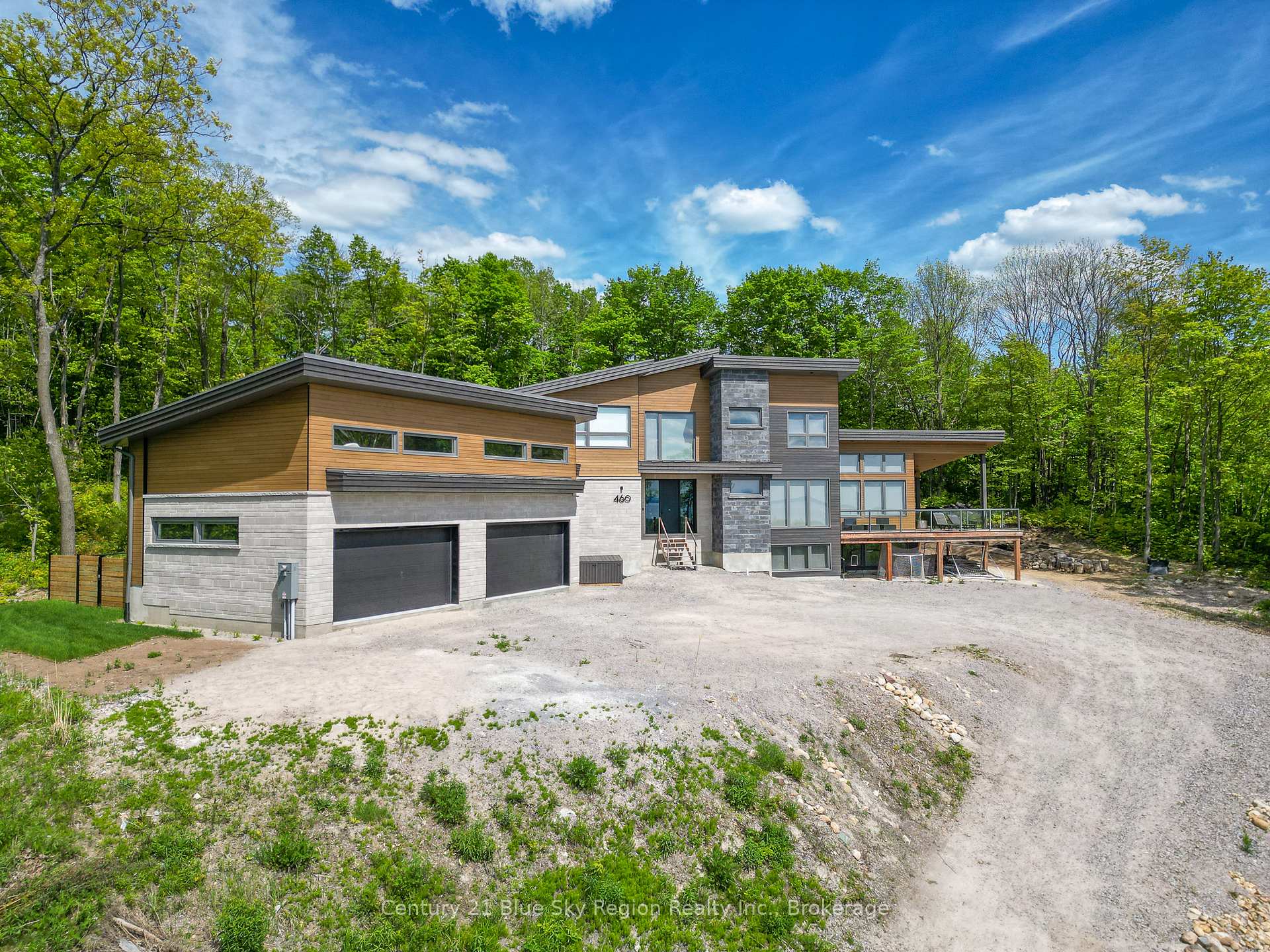 Photo 4 of 460 Surrey Drive, North Bay, Airport — HOMEH