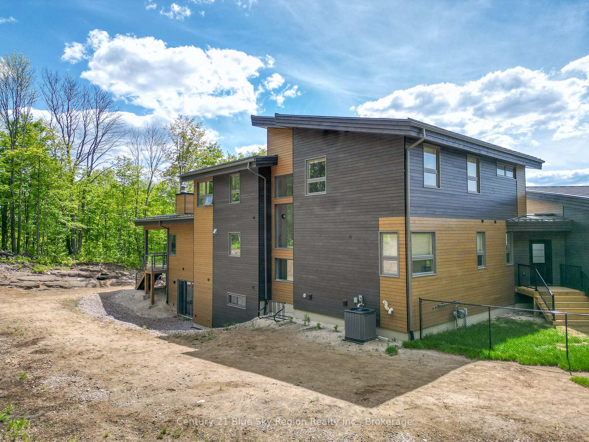 Photo 9 of 460 Surrey Drive, North Bay, Airport — HOMEH