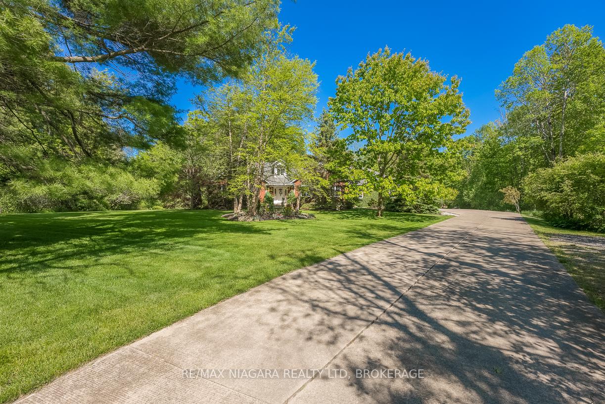 Photo 2 of 1021 Staines Street, Pelham, Fonthill — HOMEH