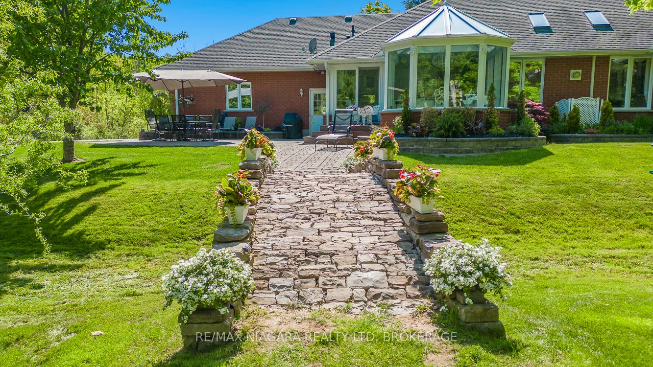 Photo 5 of 1021 Staines Street, Pelham, Fonthill — HOMEH