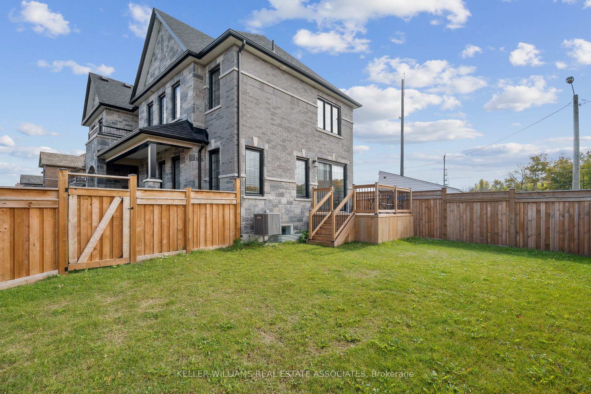 Photo 36 of 77 Walker Boulevard, New Tecumseth, Alliston — HOMEH