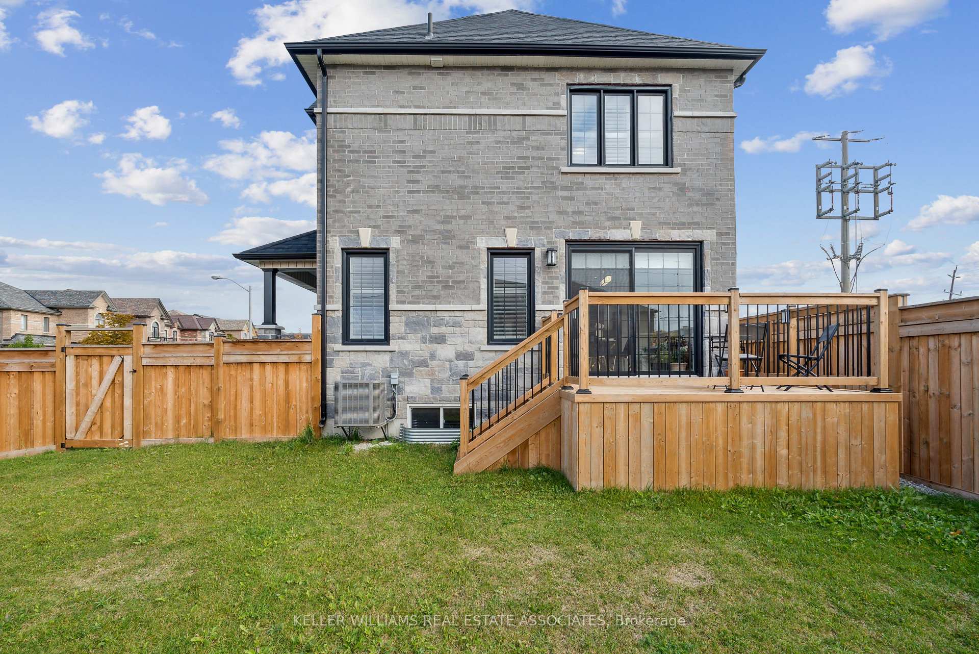 Photo 37 of 77 Walker Boulevard, New Tecumseth, Alliston — HOMEH