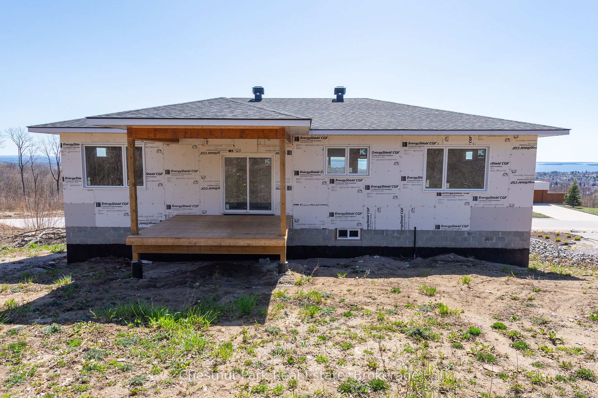 Photo 4 of 452 Surrey Drive, North Bay, Airport — HOMEH