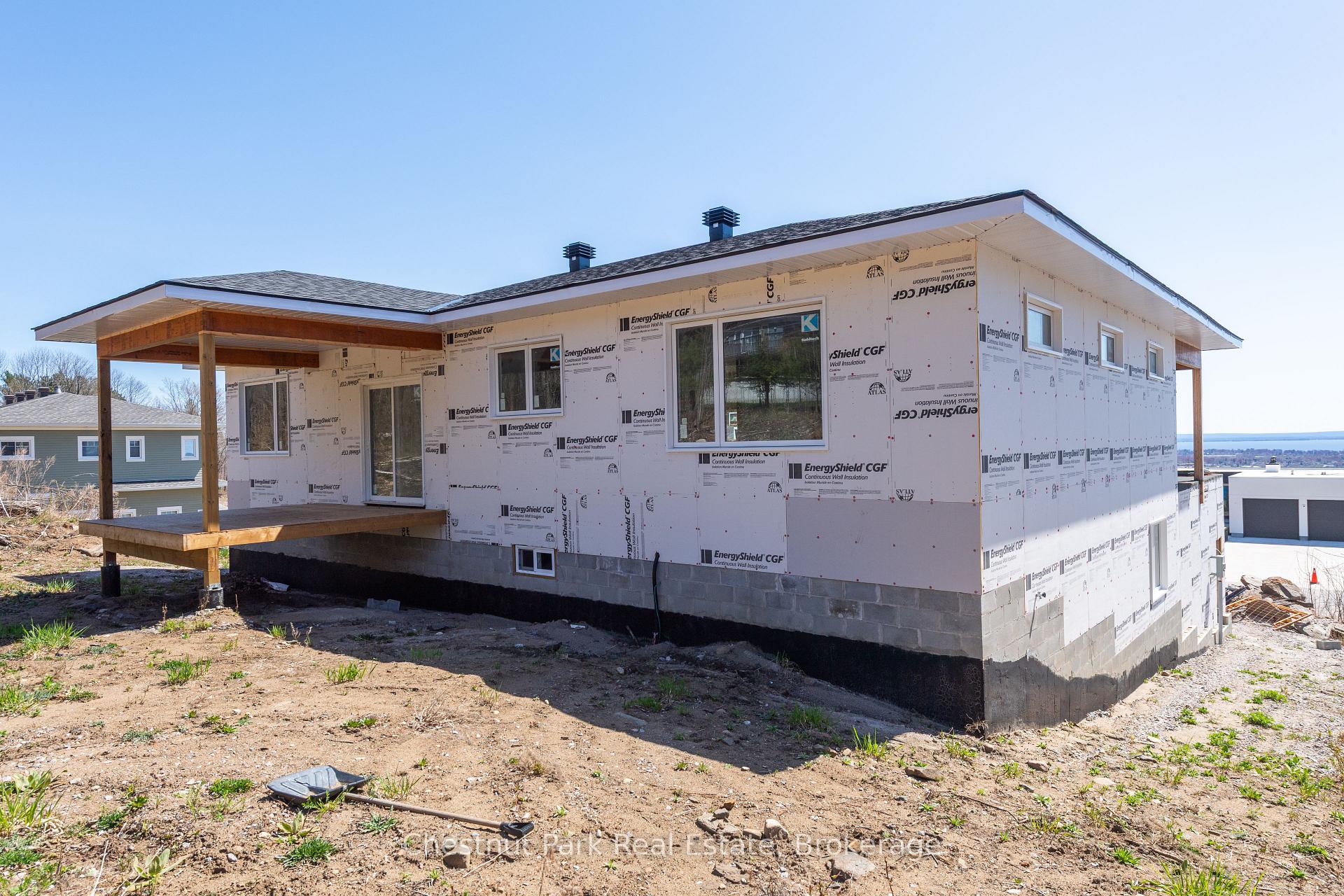 Photo 5 of 452 Surrey Drive, North Bay, Airport — HOMEH