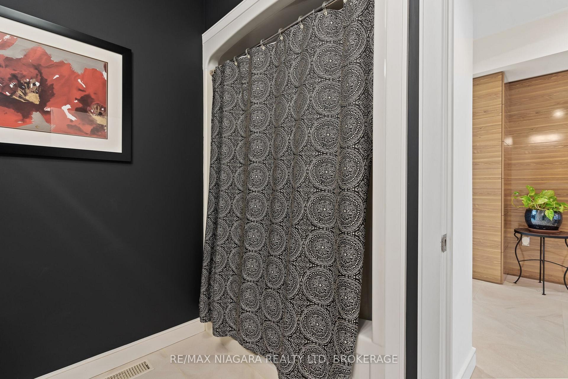 Photo 17 of 16 Timmsdale Crescent, Pelham, Fonthill — HOMEH