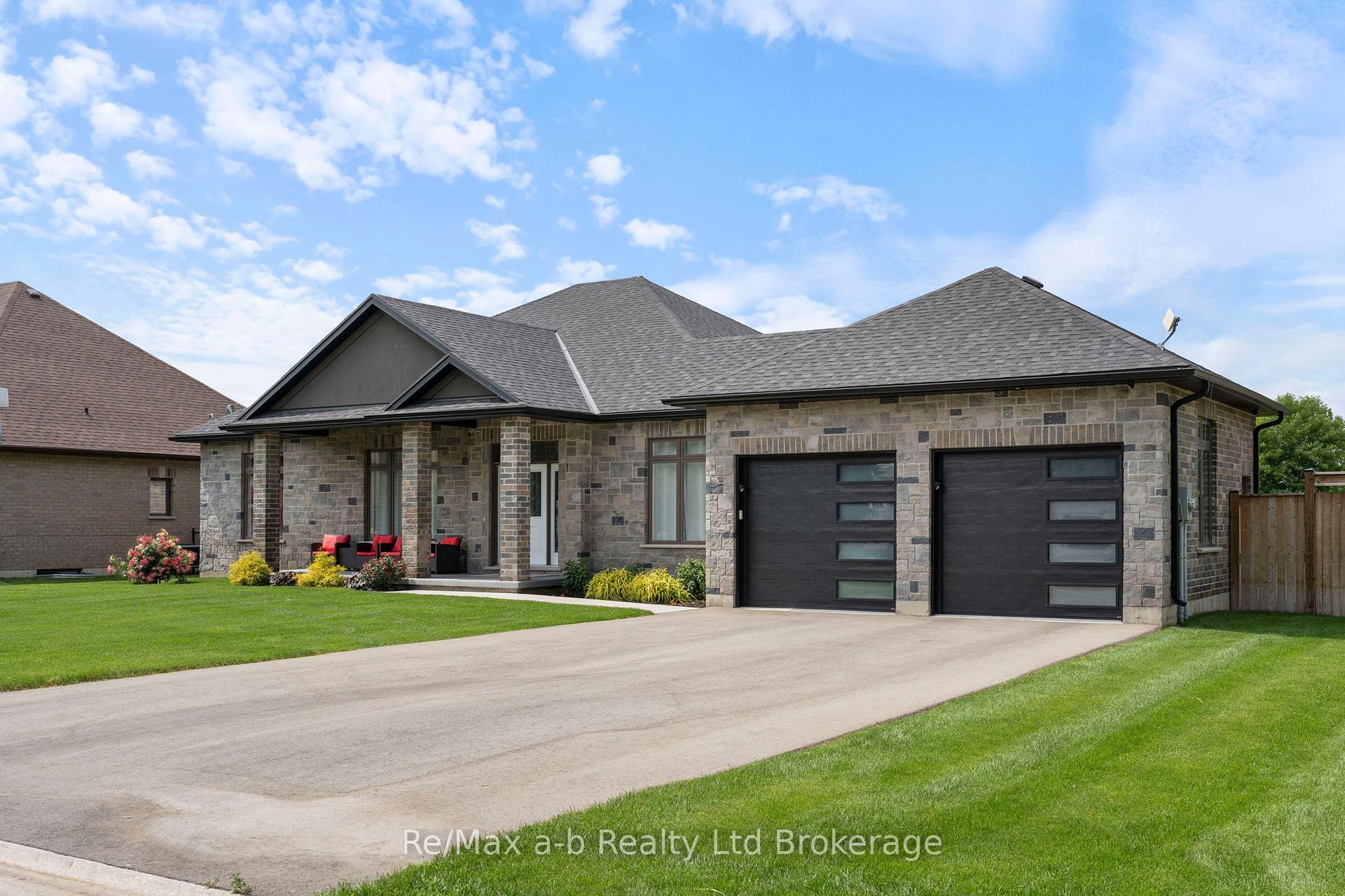 Front of 1005 Windham Centre Road