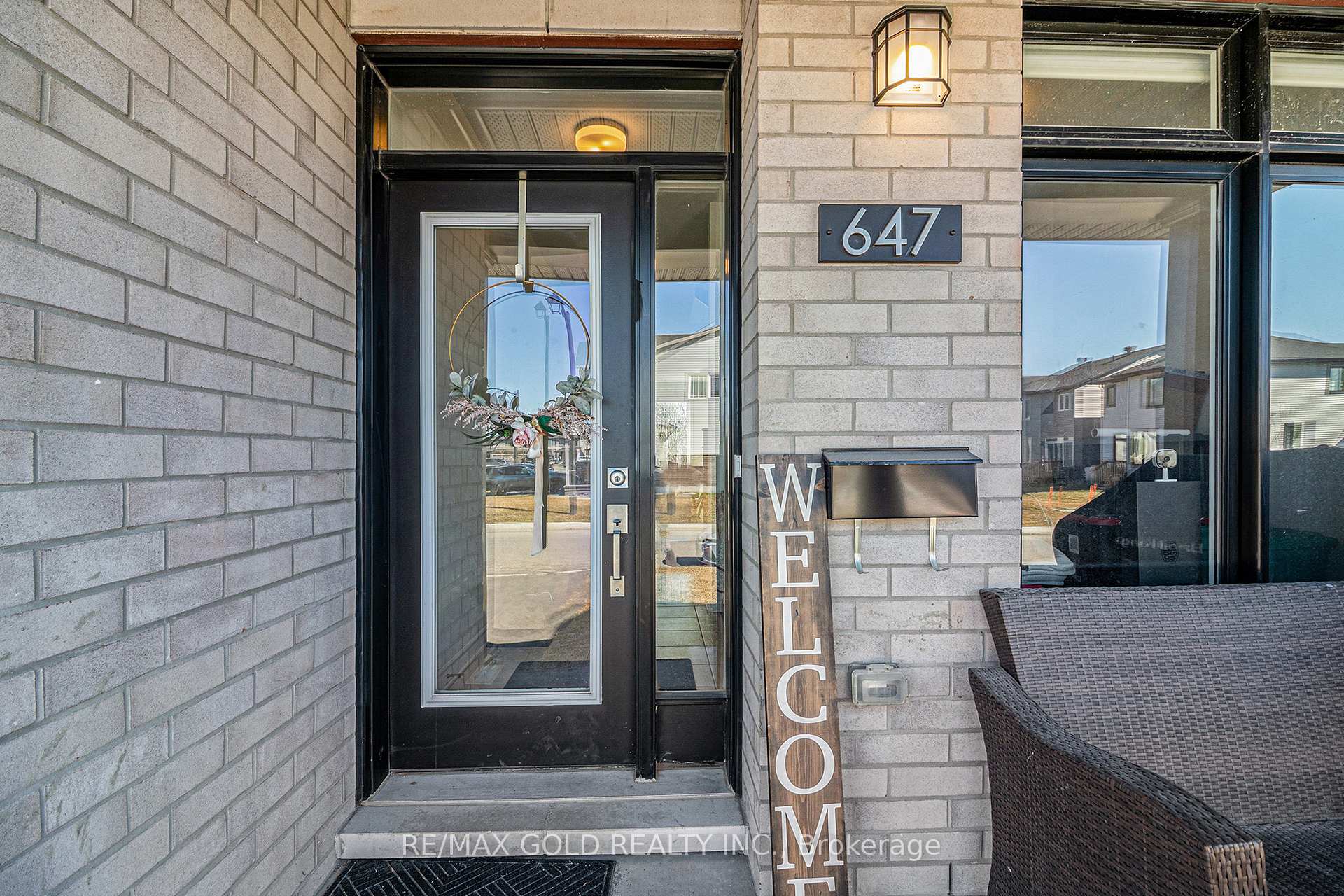 Photo 3 of 647 Persimmon Way, Ottawa, Chapel Hill South - Orleans Village — HOMEH