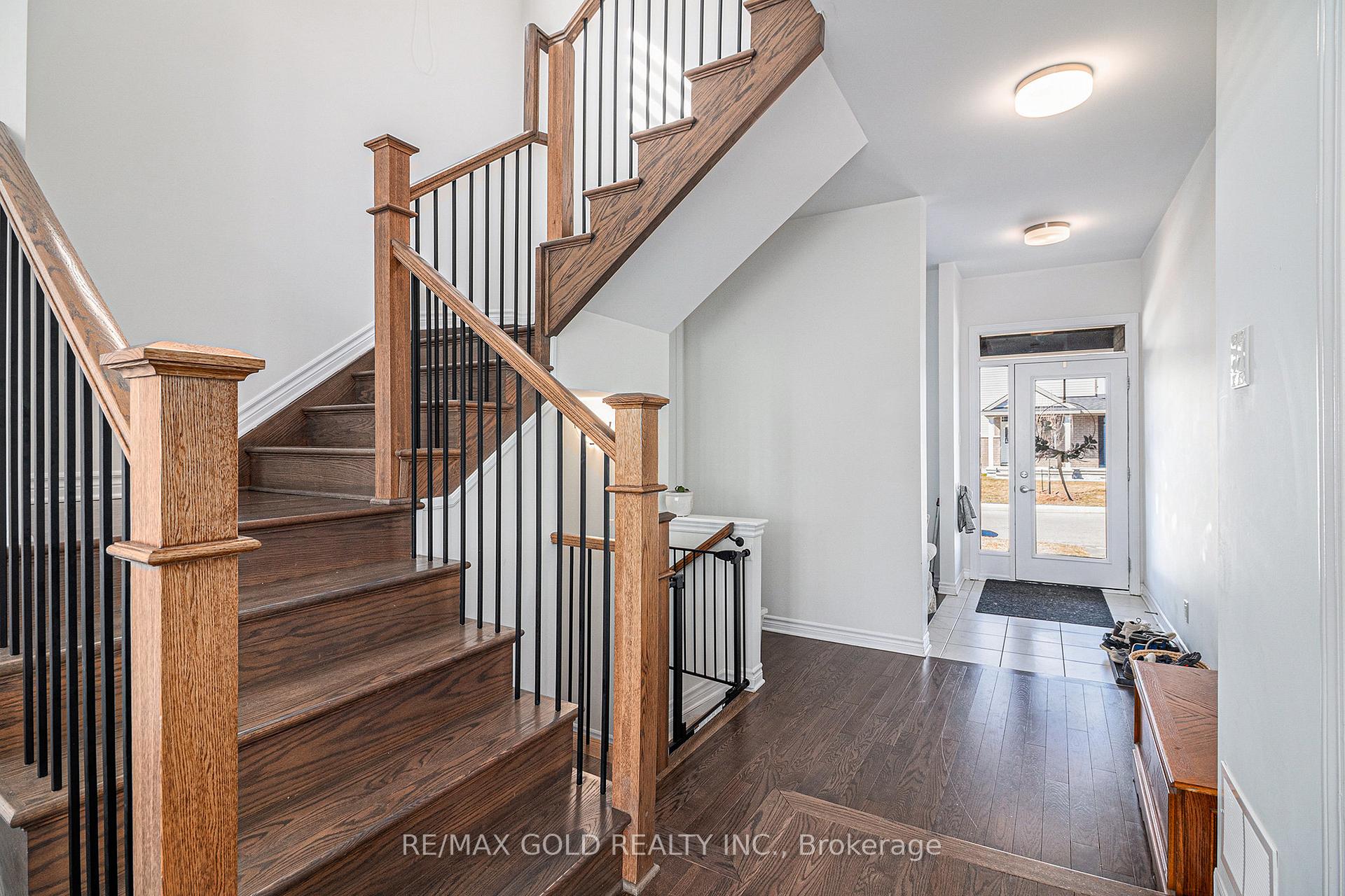 Photo 4 of 647 Persimmon Way, Ottawa, Chapel Hill South - Orleans Village — HOMEH