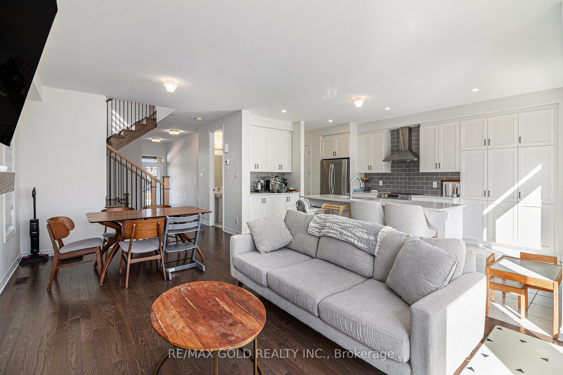 Photo 6 of 647 Persimmon Way, Ottawa, Chapel Hill South - Orleans Village — HOMEH