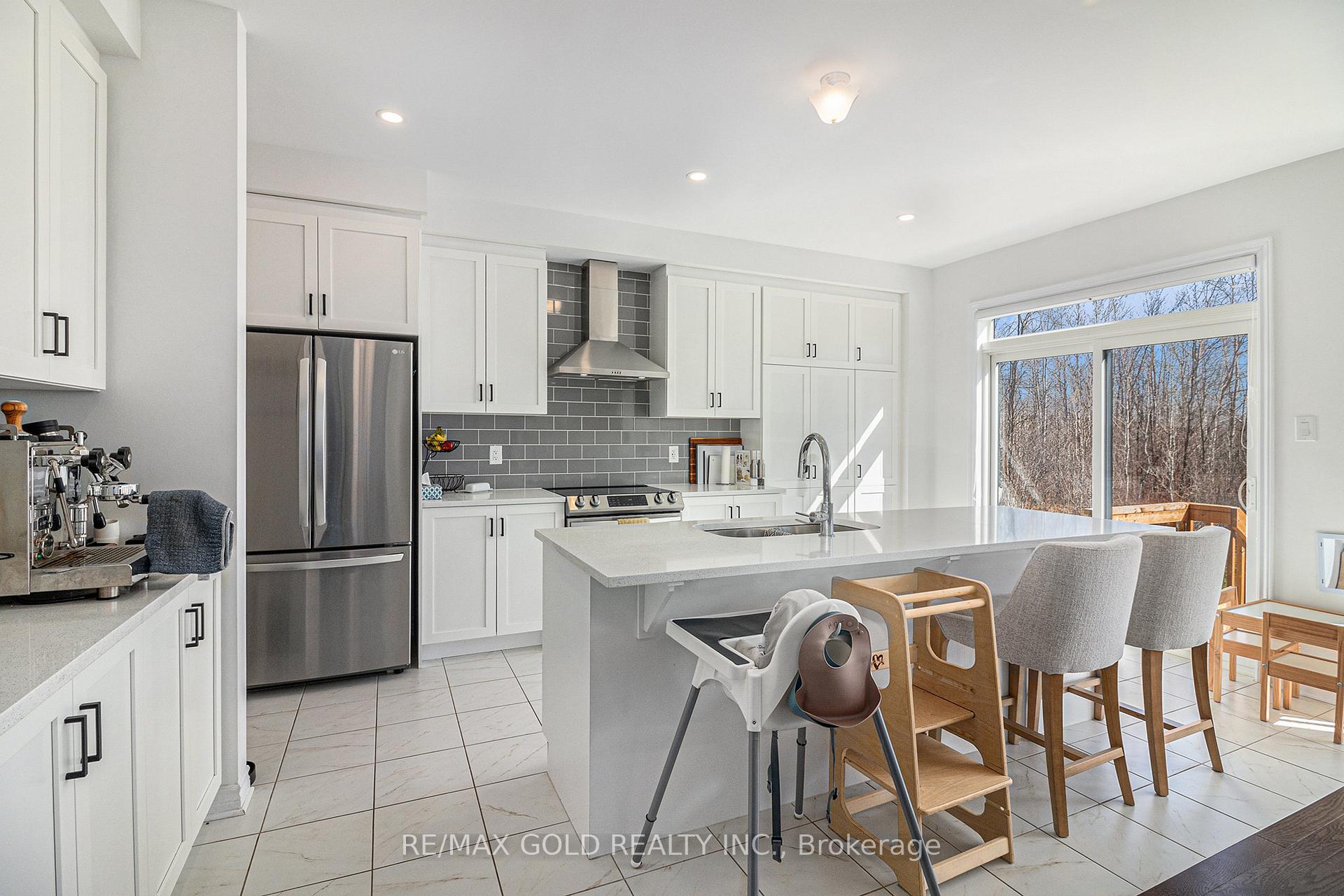 Photo 9 of 647 Persimmon Way, Ottawa, Chapel Hill South - Orleans Village — HOMEH