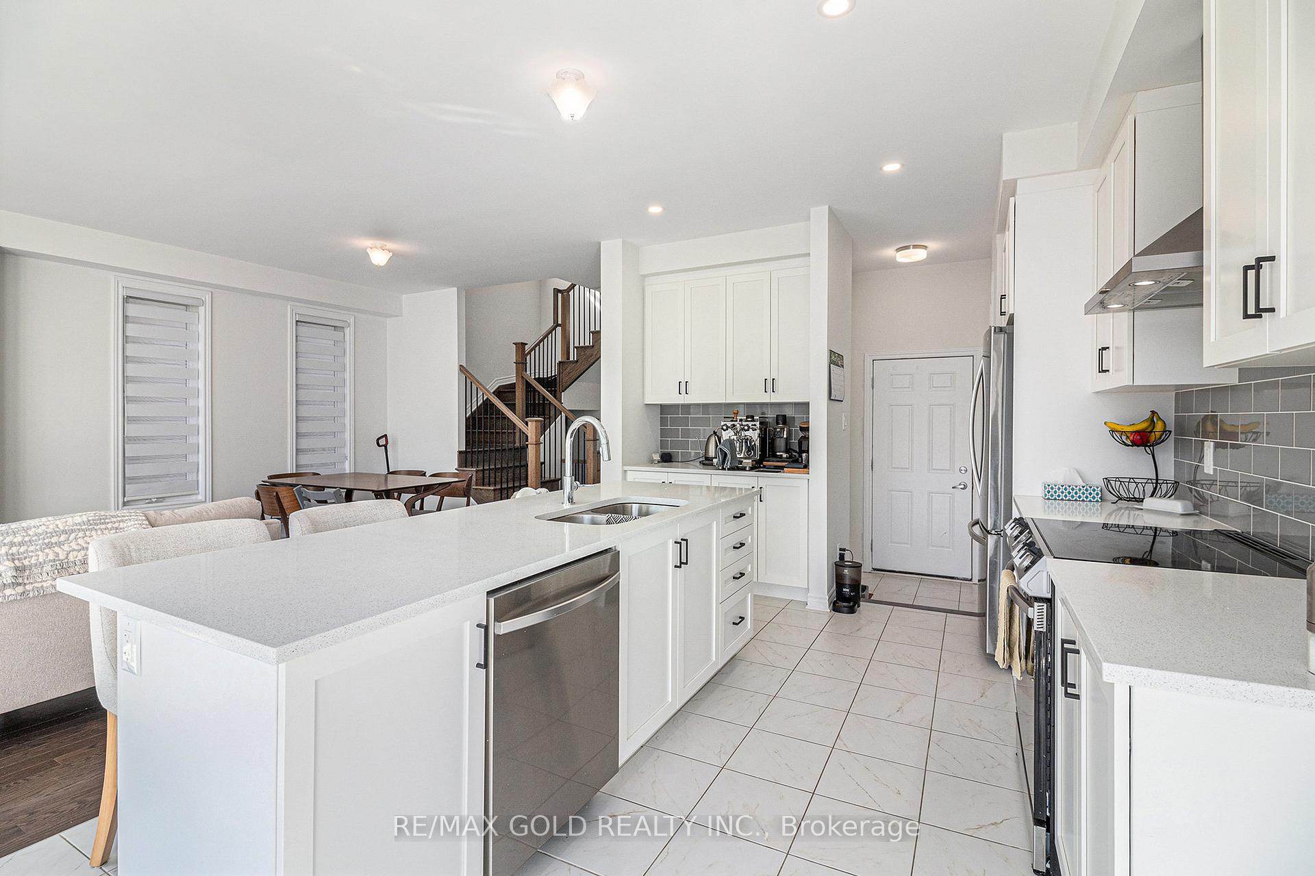 Photo 10 of 647 Persimmon Way, Ottawa, Chapel Hill South - Orleans Village — HOMEH