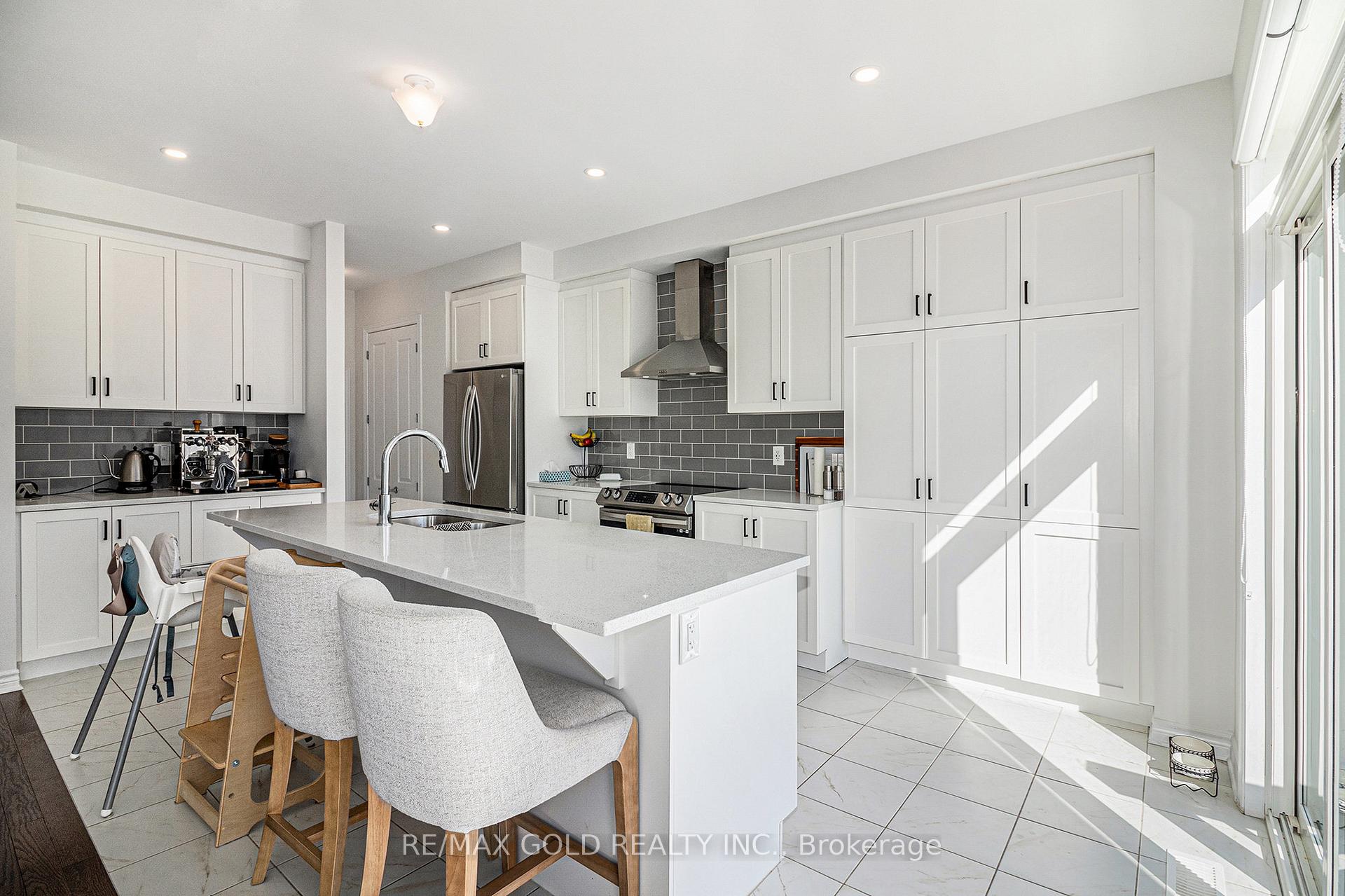 Photo 11 of 647 Persimmon Way, Ottawa, Chapel Hill South - Orleans Village — HOMEH